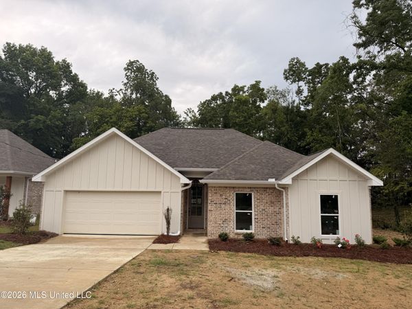 192 Lake Harbor Road, Brandon, MS 39047