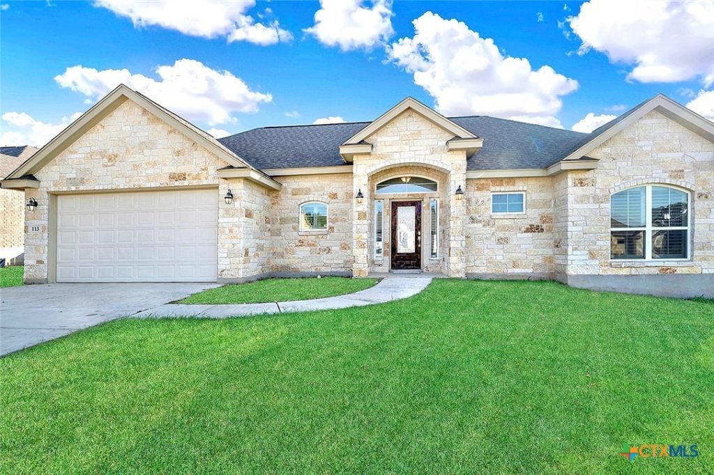 113 Ridgecrest, Floresville, TX 78114 Main Photo