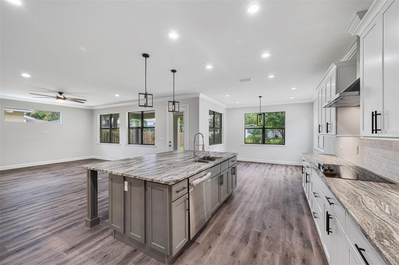 14808 Lake Magdalene Circle, Tampa, FL 33613 Photo