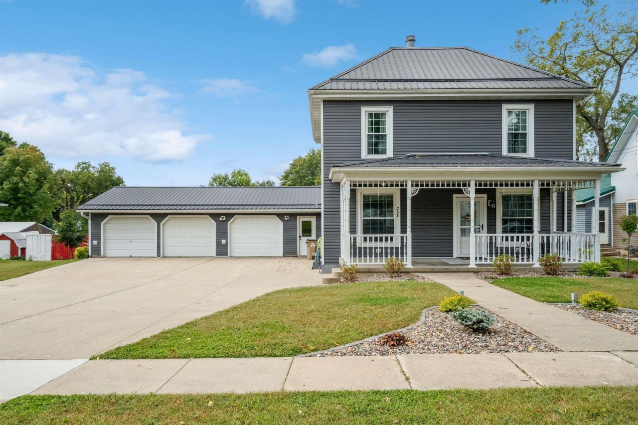208 W Spring Street, Strawberry Point, IA 52076 Main Photo
