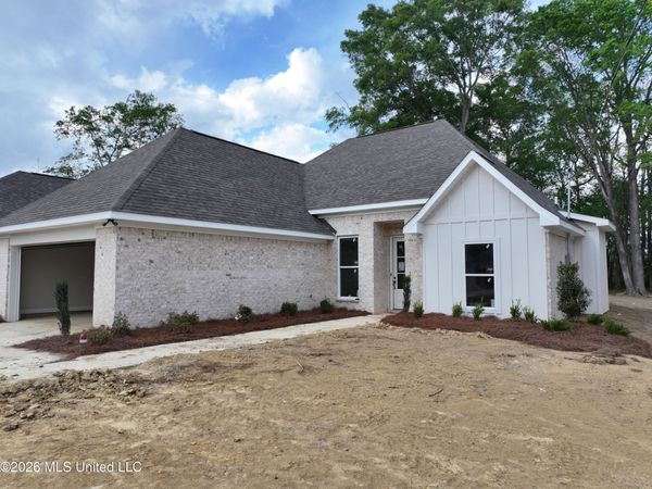 196 Lake Harbor Road, Brandon, MS 39047
