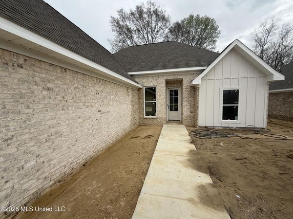 196 Lake Harbor Road, Brandon, MS 39047