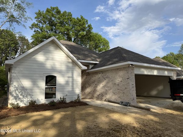 198 Lake Harbor Road, Brandon, MS 39047