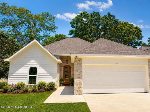 198 Lake Harbor Road, Brandon, MS 39047