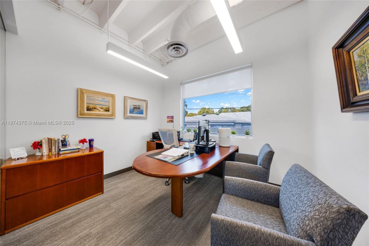 4725 SW 8th St, Miami, FL 33134 Photo