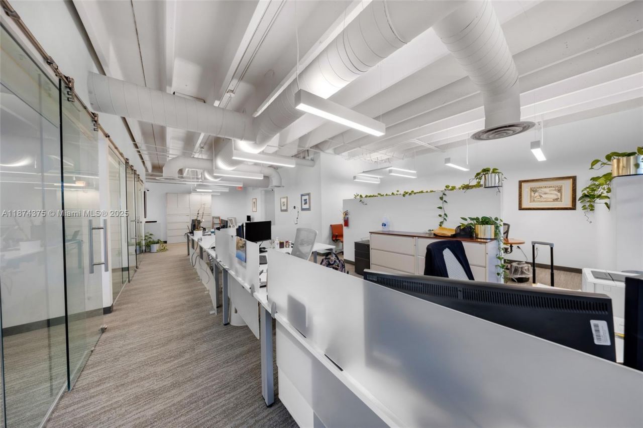 4725 SW 8th St, Miami, FL 33134 Photo