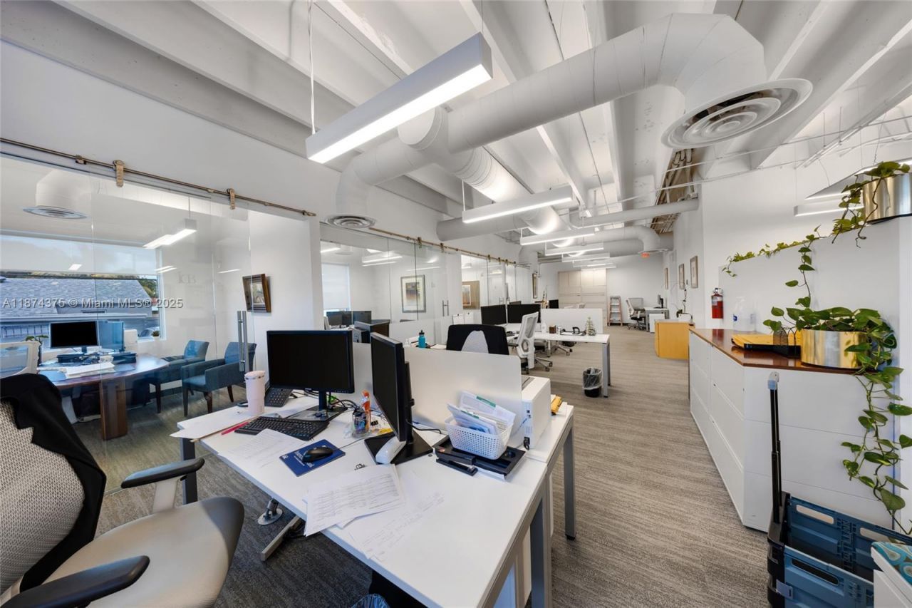 4725 SW 8th St, Miami, FL 33134 Photo