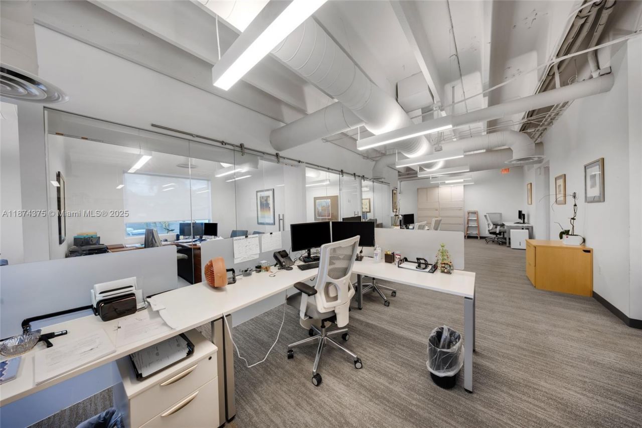 4725 SW 8th St, Miami, FL 33134 Photo