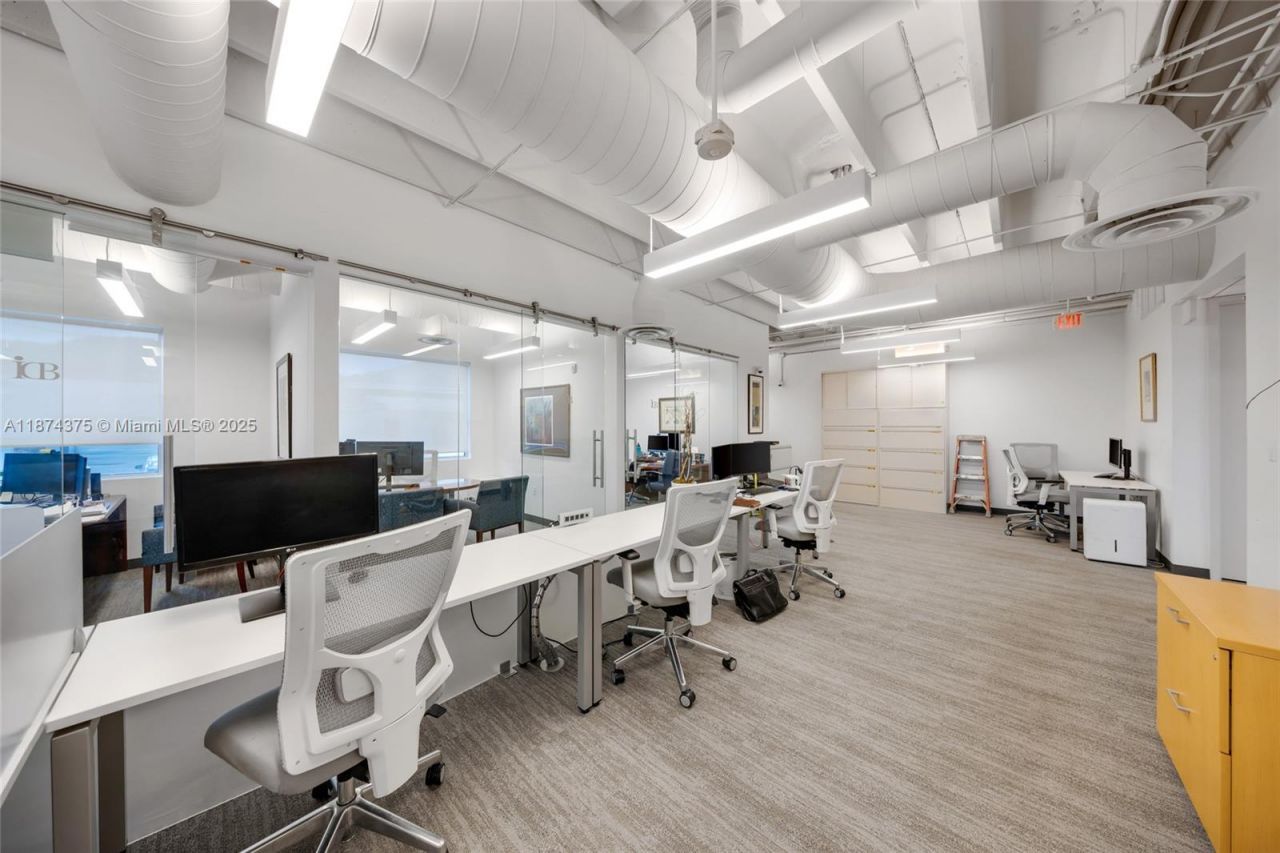 4725 SW 8th St, Miami, FL 33134 Photo