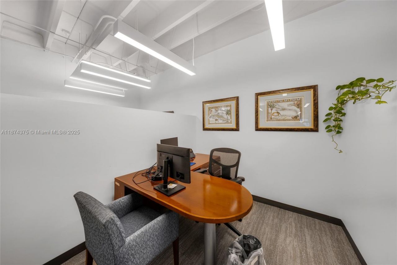 4725 SW 8th St, Miami, FL 33134 Photo