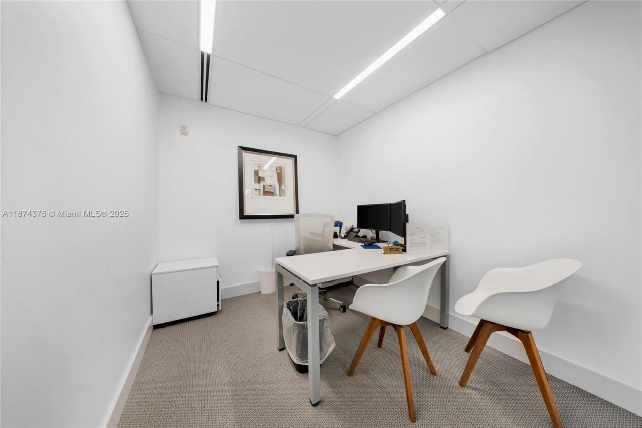 4725 SW 8th St, Miami, FL 33134 Photo