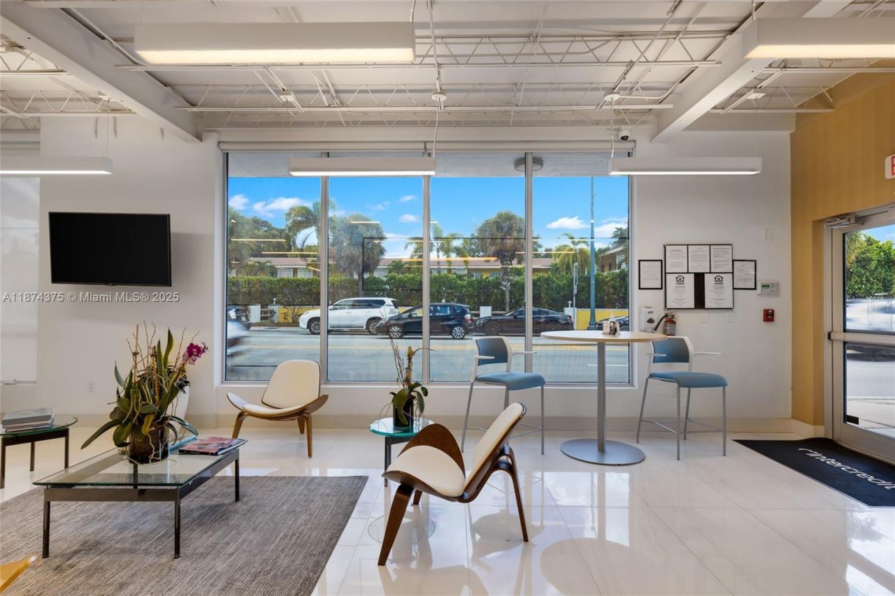 4725 SW 8th St, Miami, FL 33134 Photo