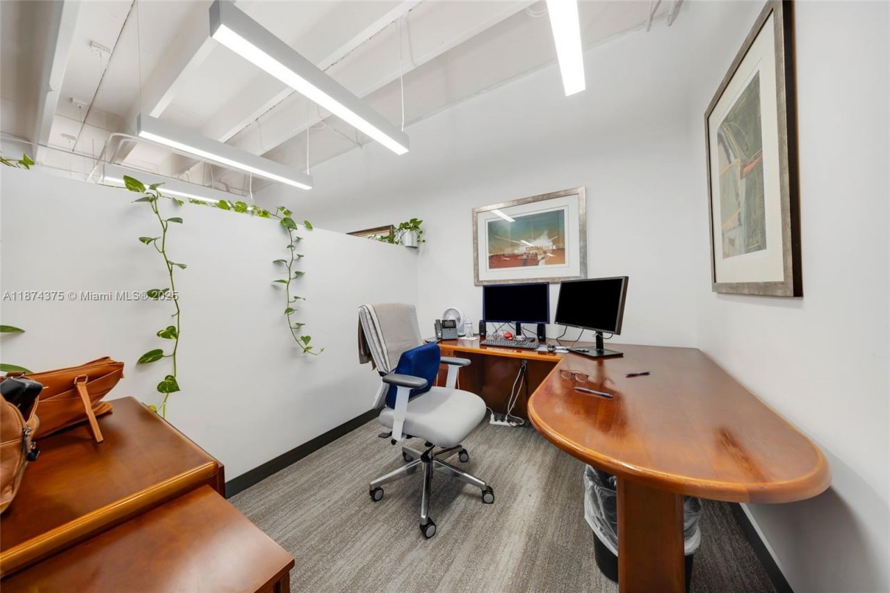 4725 SW 8th St, Miami, FL 33134 Photo