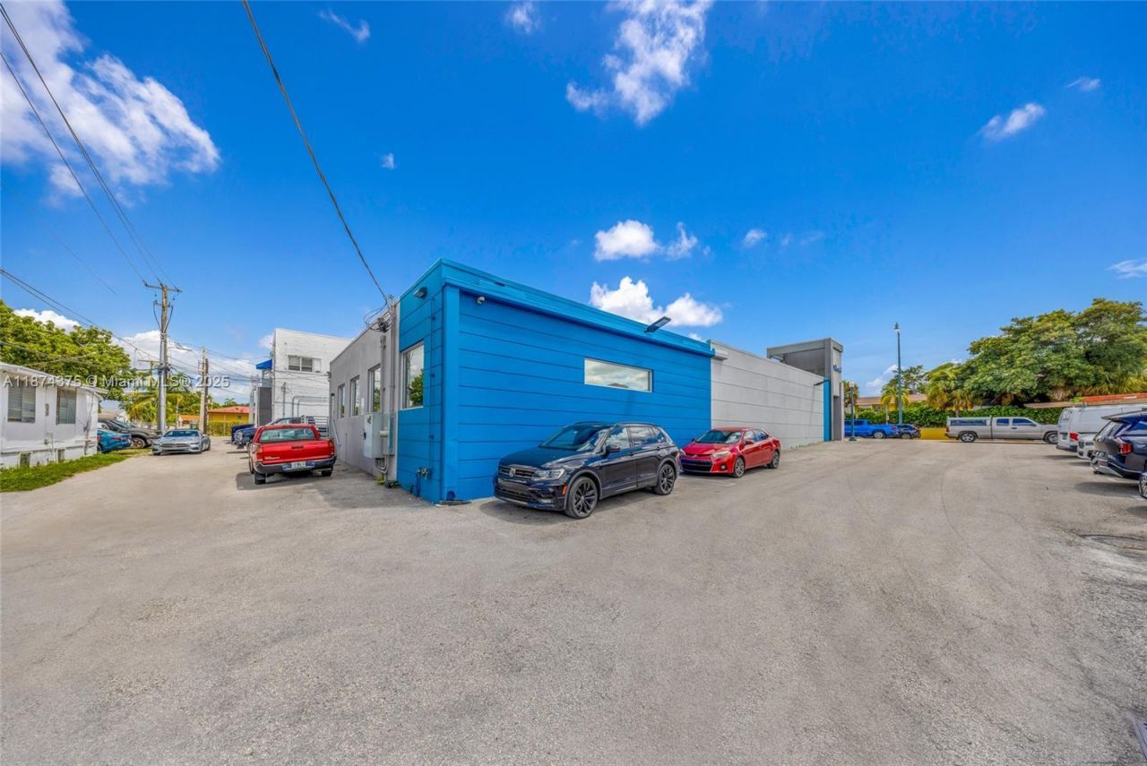 4725 SW 8th St, Miami, FL 33134 Photo