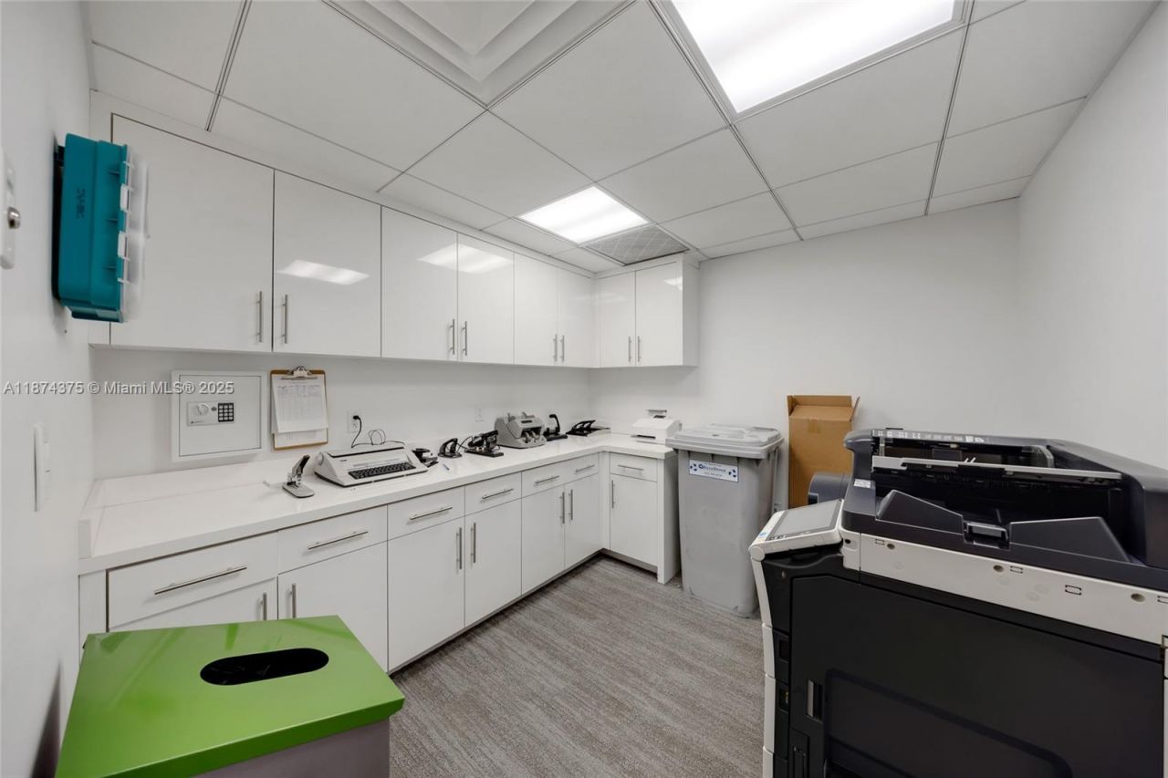 4725 SW 8th St, Miami, FL 33134 Photo