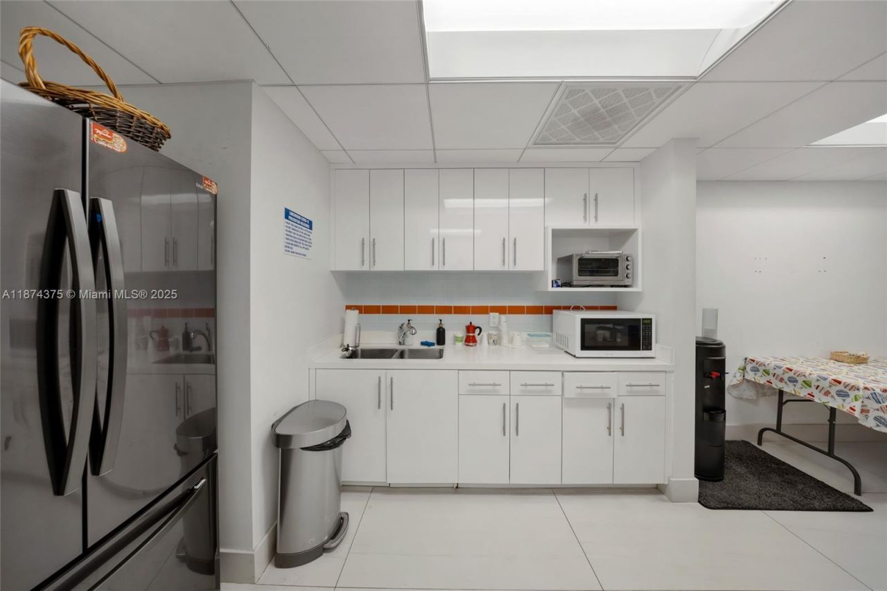 4725 SW 8th St, Miami, FL 33134 Photo