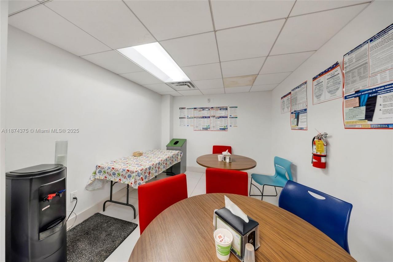 4725 SW 8th St, Miami, FL 33134 Photo