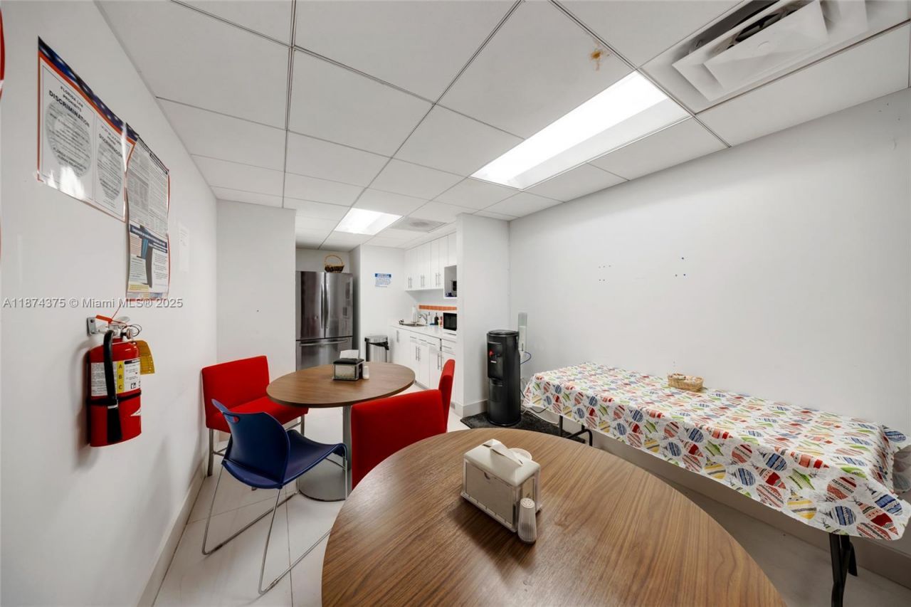 4725 SW 8th St, Miami, FL 33134 Photo