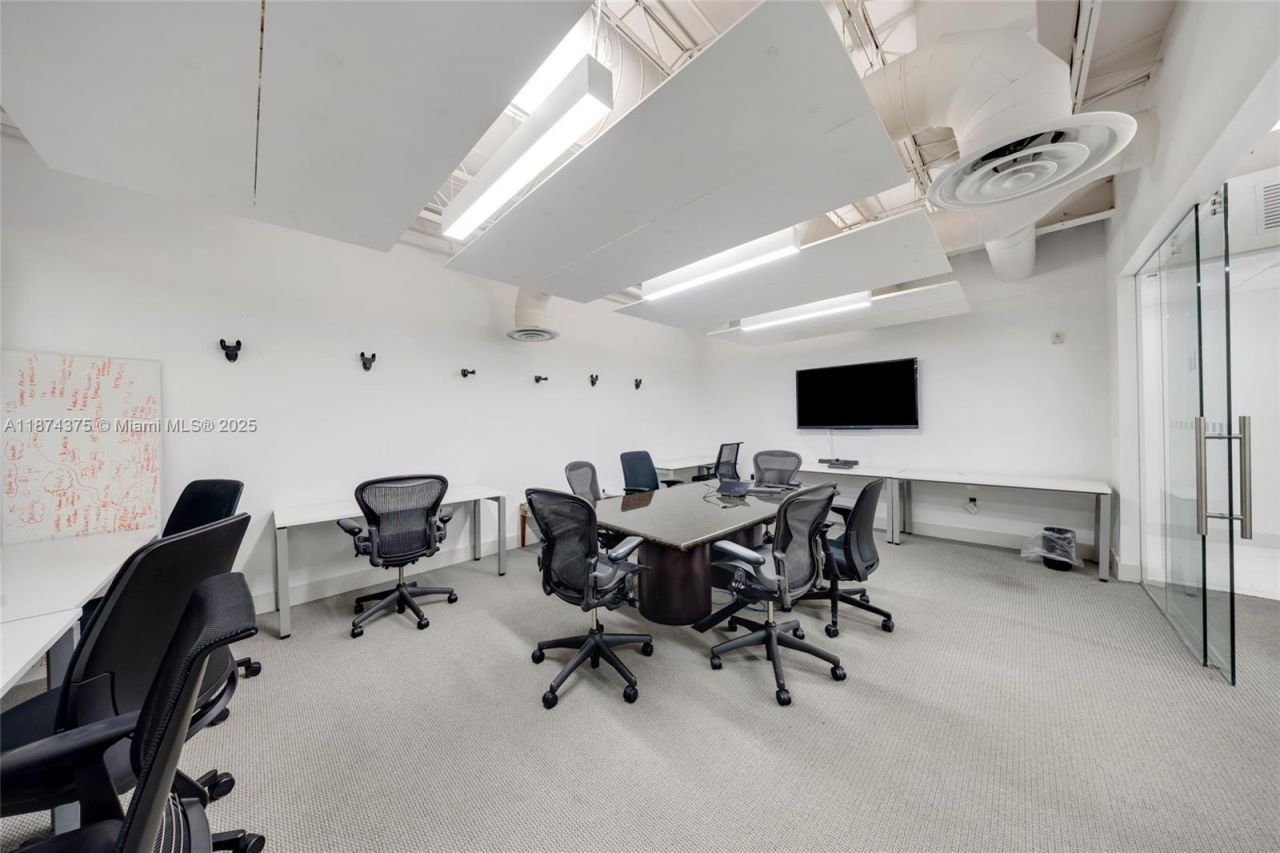 4725 SW 8th St, Miami, FL 33134 Photo