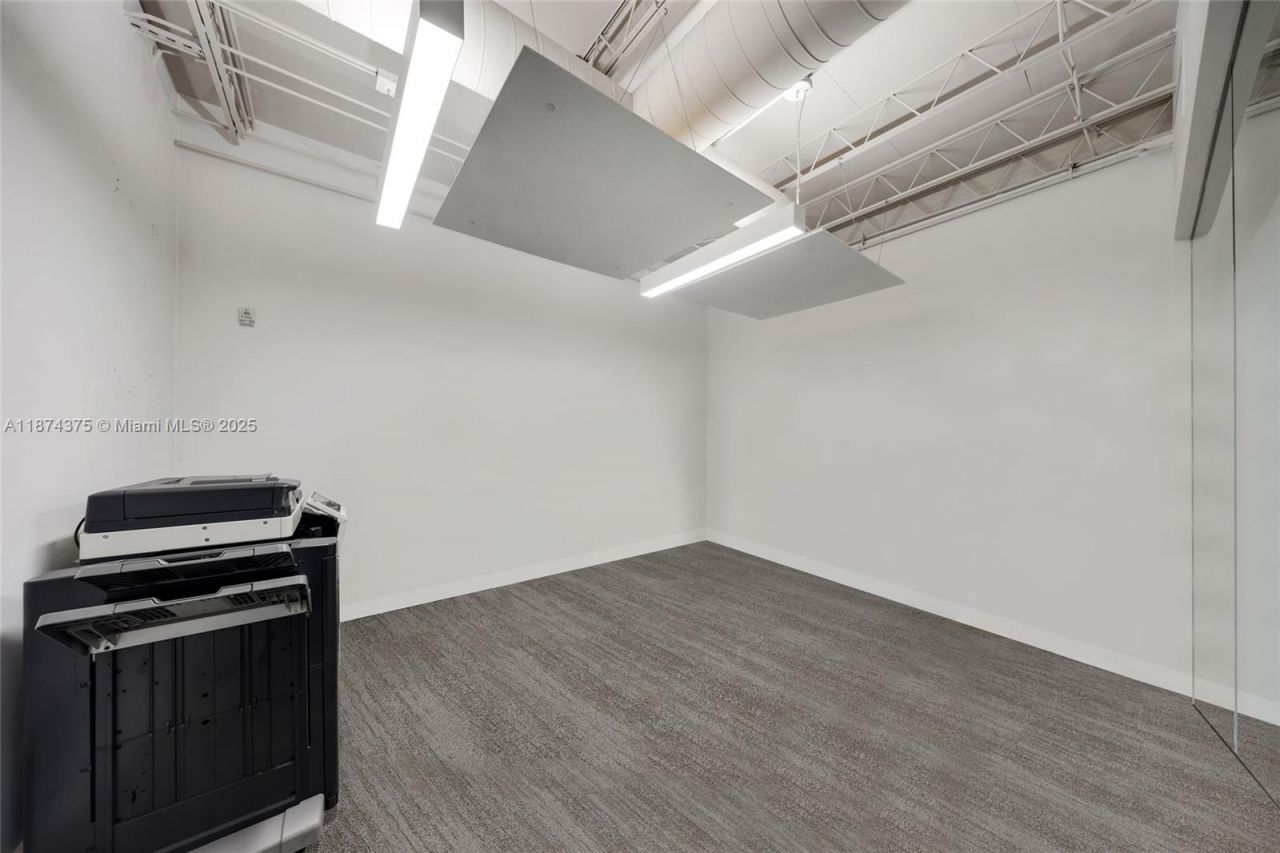 4725 SW 8th St, Miami, FL 33134 Photo