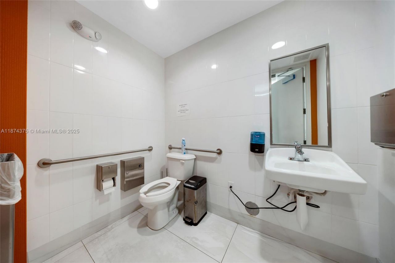 4725 SW 8th St, Miami, FL 33134 Photo