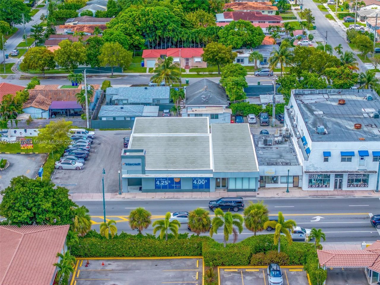 4725 SW 8th St, Miami, FL 33134 Photo