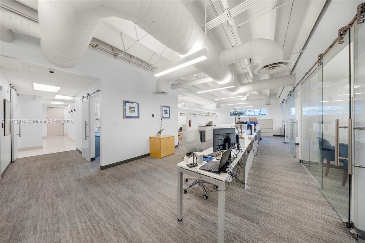 4725 SW 8th St, Miami, FL 33134 Photo