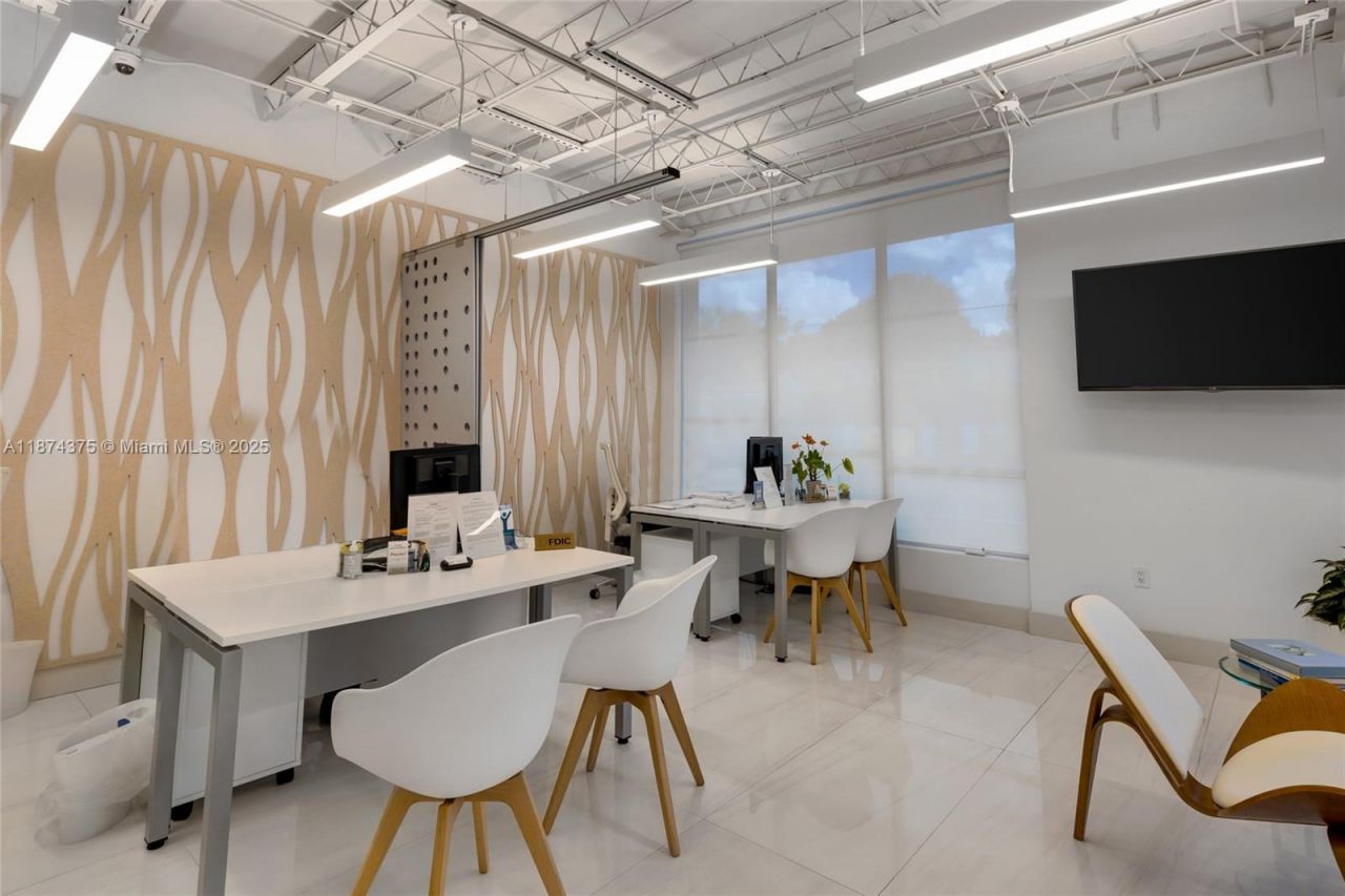 4725 SW 8th St, Miami, FL 33134 Photo