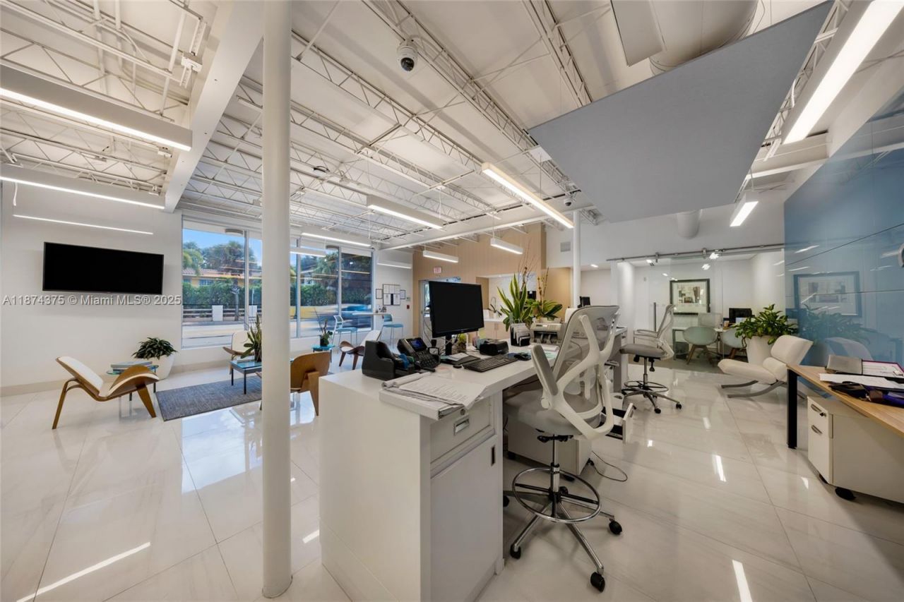 4725 SW 8th St, Miami, FL 33134 Photo