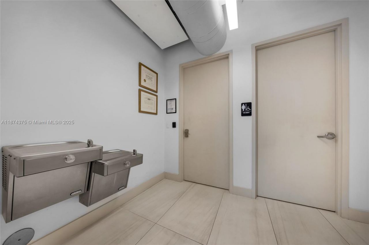 4725 SW 8th St, Miami, FL 33134 Photo