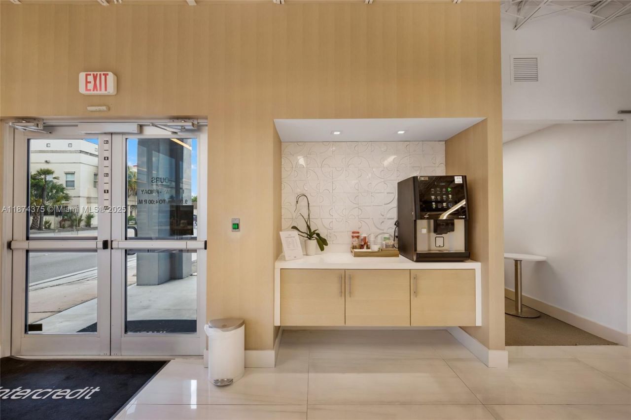 4725 SW 8th St, Miami, FL 33134 Photo