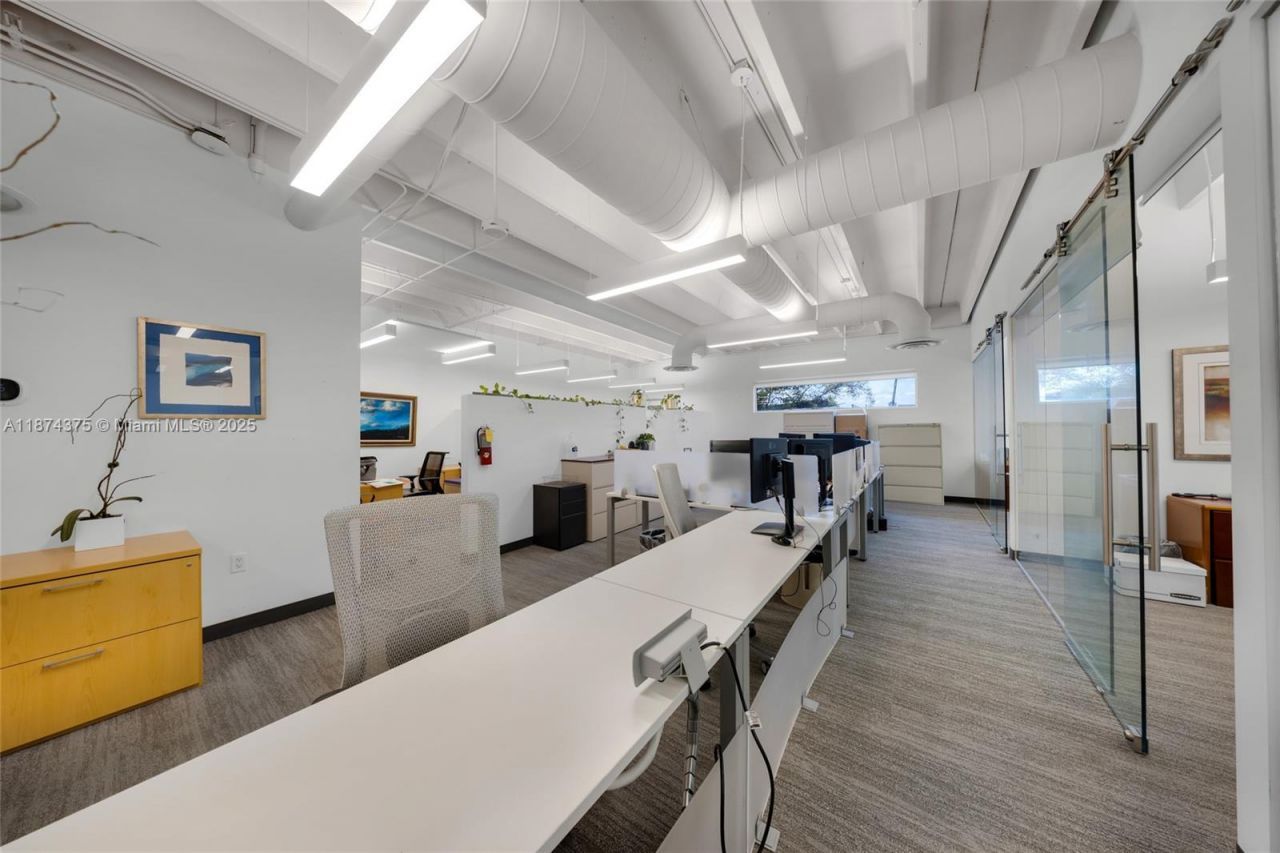 4725 SW 8th St, Miami, FL 33134 Photo