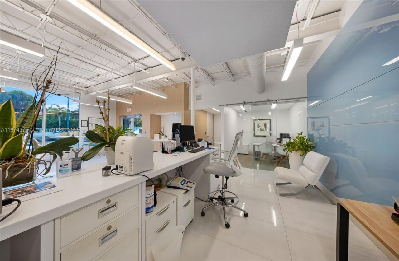 4725 SW 8th St, Miami, FL 33134 Photo