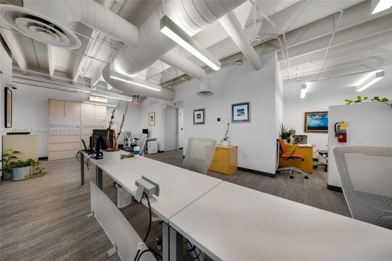 4725 SW 8th St, Miami, FL 33134 Photo