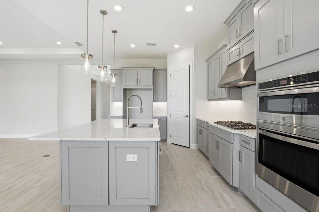 13705 Iona Avenue, Palmetto, FL 34221 Photo