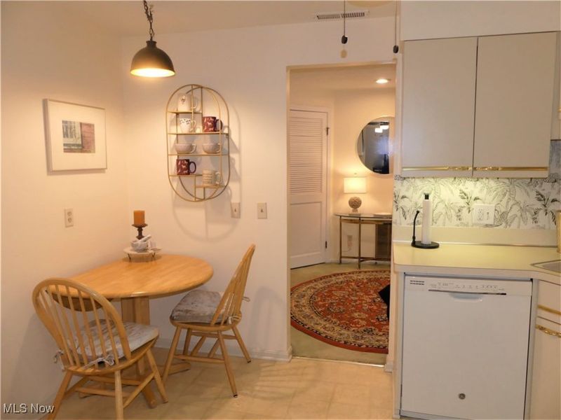 2021 King James Pkwy, Unit 222, Westlake, OH 44145 Photo 17