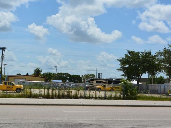 929 Country Club BLVD, CAPE CORAL, FL 33990