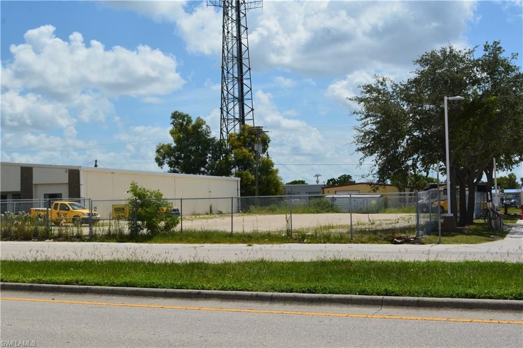 929 Country Club Blvd, Cape Coral, FL 33990 Photo