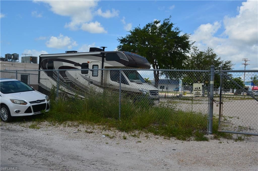 929 Country Club Blvd, Cape Coral, FL 33990 Photo