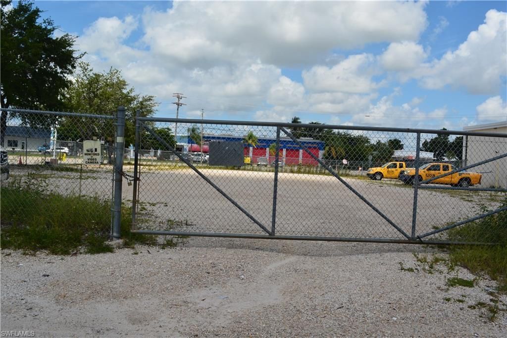 929 Country Club Blvd, Cape Coral, FL 33990 Photo