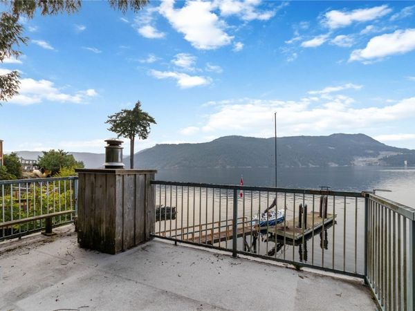 6878 Mark Lane, Central Saanich, BC V9E 2A1