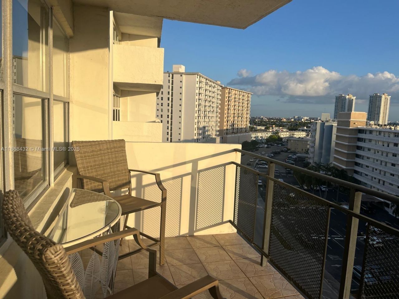 401 Golden Isles Dr, Unit 916, Hallandale Beach, FL 33009 Photo