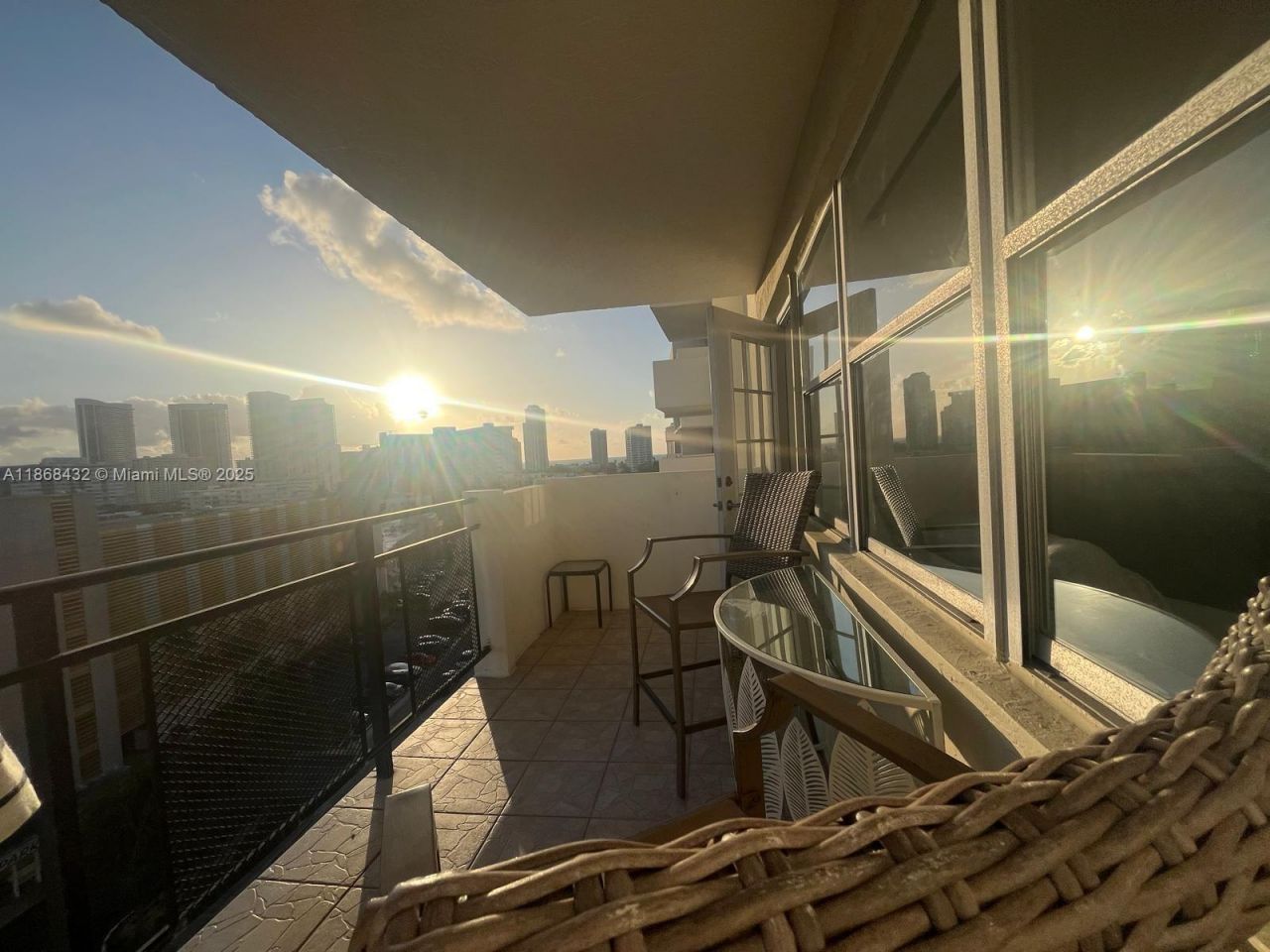 401 Golden Isles Dr, Unit 916, Hallandale Beach, FL 33009 Photo