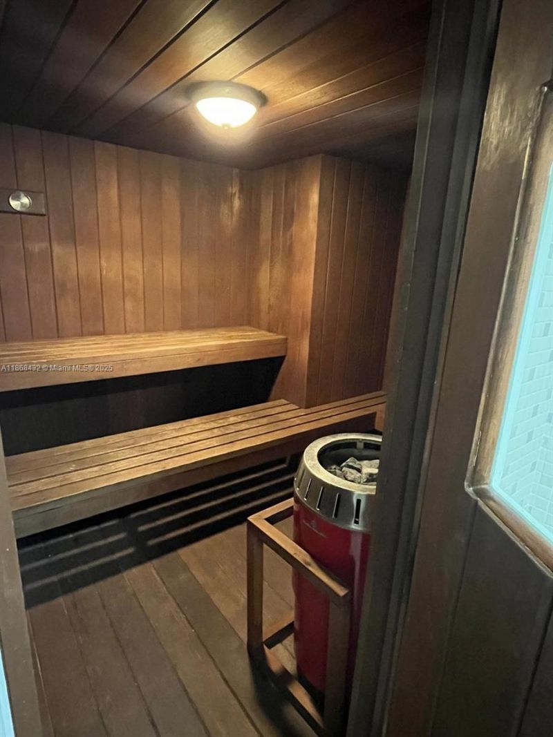 401 Golden Isles Dr, Unit 916, Hallandale Beach, FL 33009 Photo