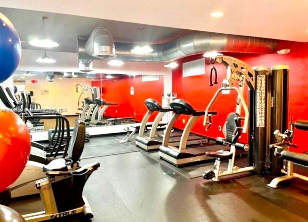 401 Golden Isles Dr, Unit 916, Hallandale Beach, FL 33009 Photo