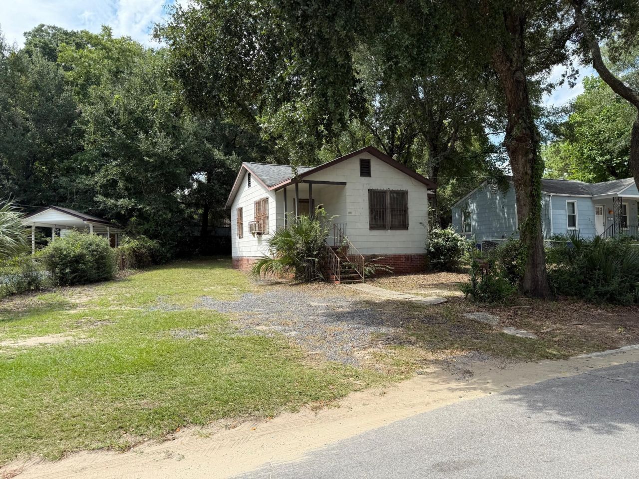 2320 Cosgrove Avenue Photo 4