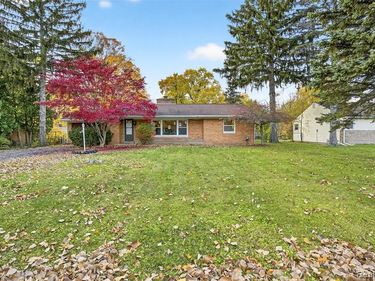 1321 RAINBOW Drive, Saginaw Twp, MI 48638