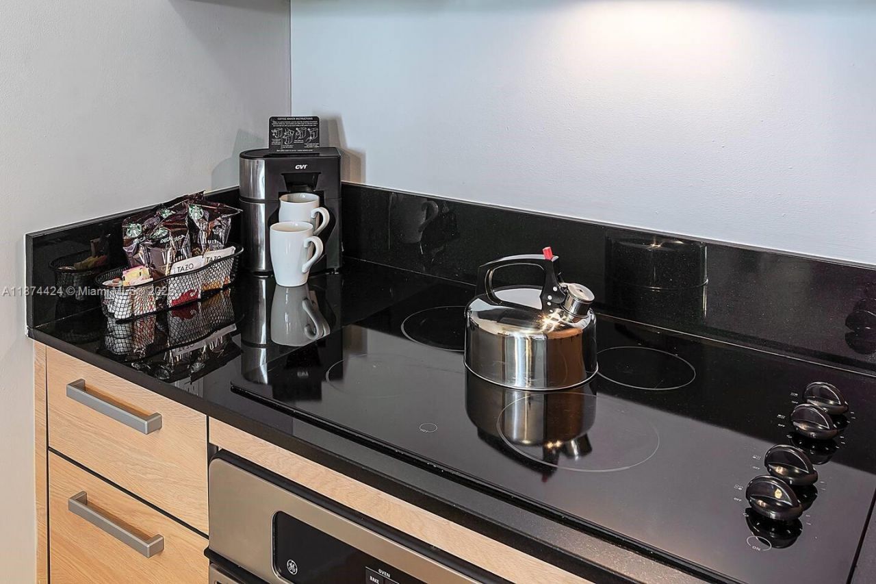 18683 Collins Ave, Unit 1609, Sunny Isles Beach, FL 33160 Photo