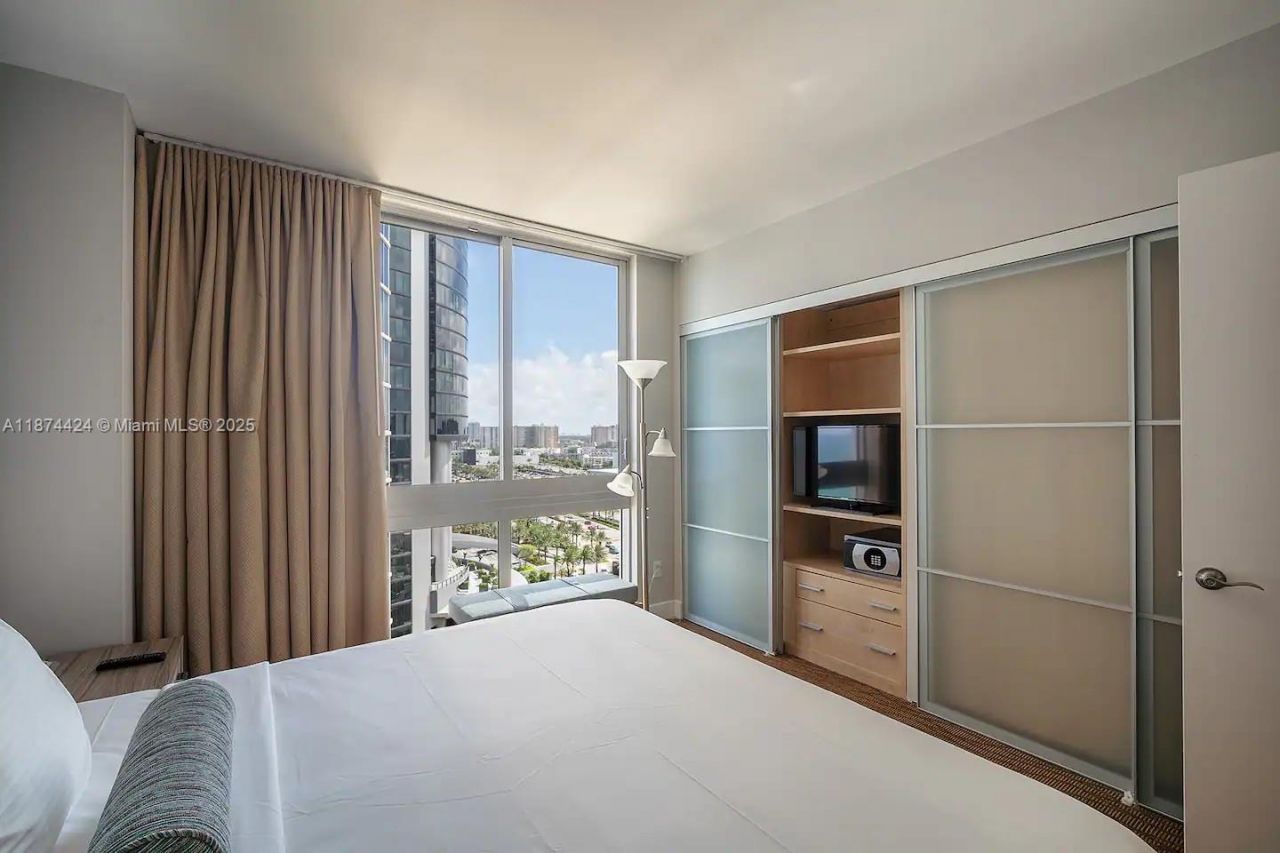 18683 Collins Ave, Unit 1609, Sunny Isles Beach, FL 33160 Photo