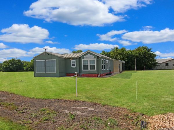 1209 W Oakland Avenue, Seadrift, TX 77983